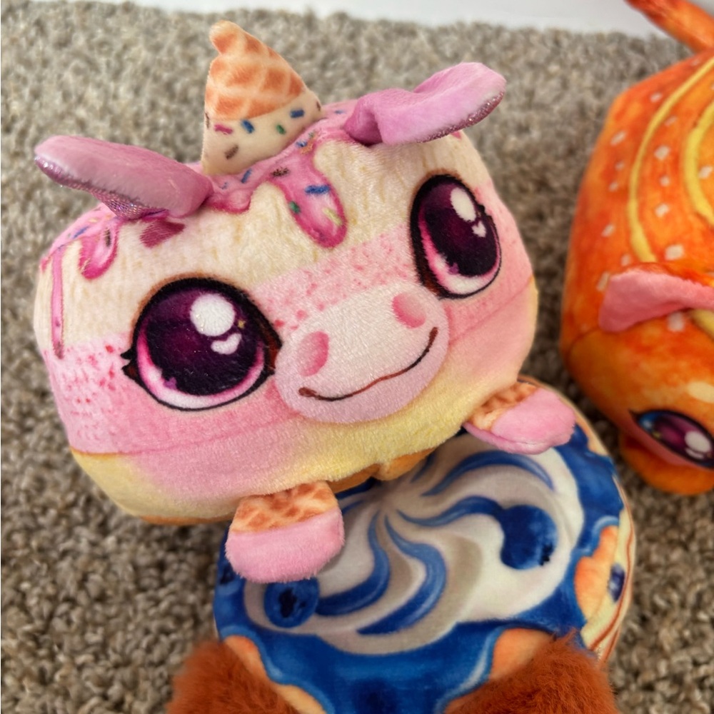 Cookeez Makery Freezy Cakez plushes - Picture 5 of 5